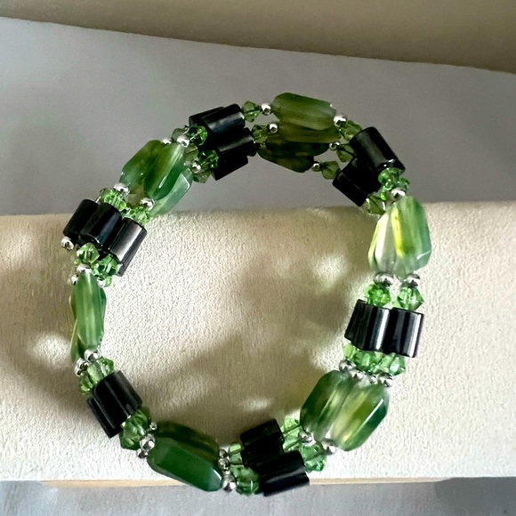 New Very Unique Magnetic necklace/ bracelet with stunning bead and stones. - Picture 1 of 2